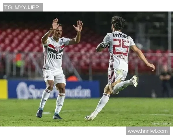 圣保罗主场迎战巴西国际争夺联赛关键三分的精彩对决